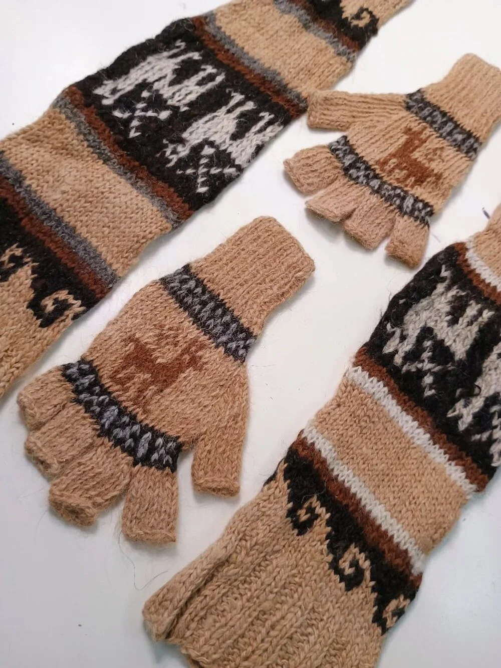 Cusco Hand Knit Leg Warmer Gloves Set